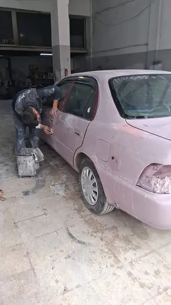 Çamurluk hasarı boyasız onarım aşamaları